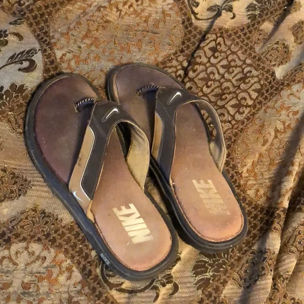 Nike size 10 leather flip flops grey condition